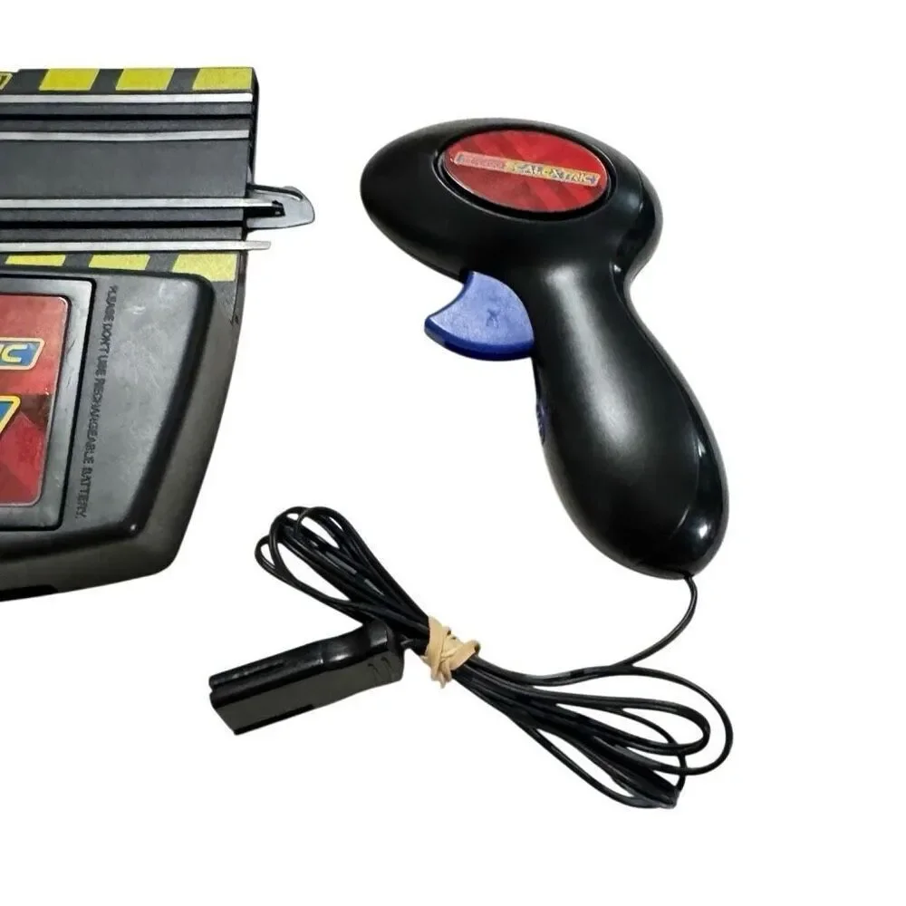 Micro Scalextric Batman Vs Joker Terminal & Controls- Battery Power ML-33006